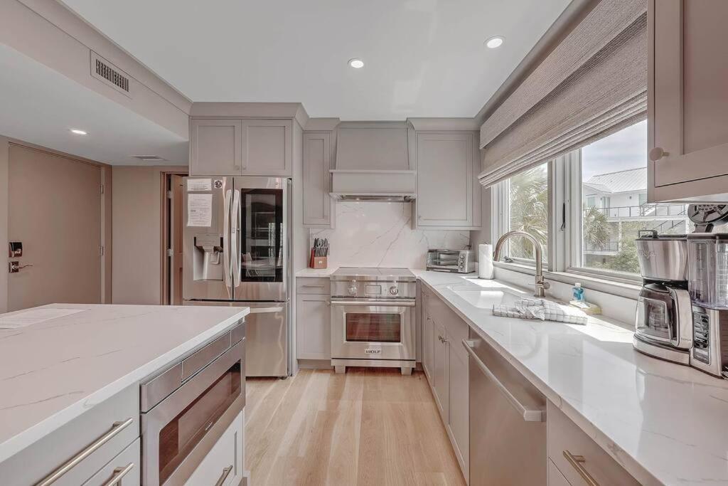 New Listing! Seagrove Villa 3A - Luxurious Ocean View! Isle of Palms Buitenkant foto