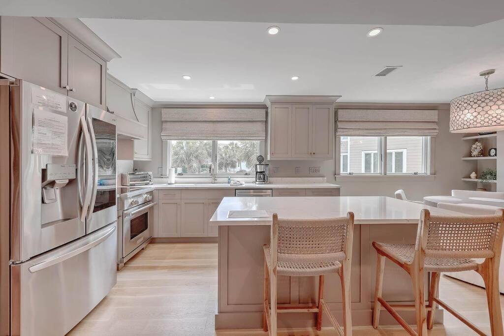 New Listing! Seagrove Villa 3A - Luxurious Ocean View! Isle of Palms Buitenkant foto