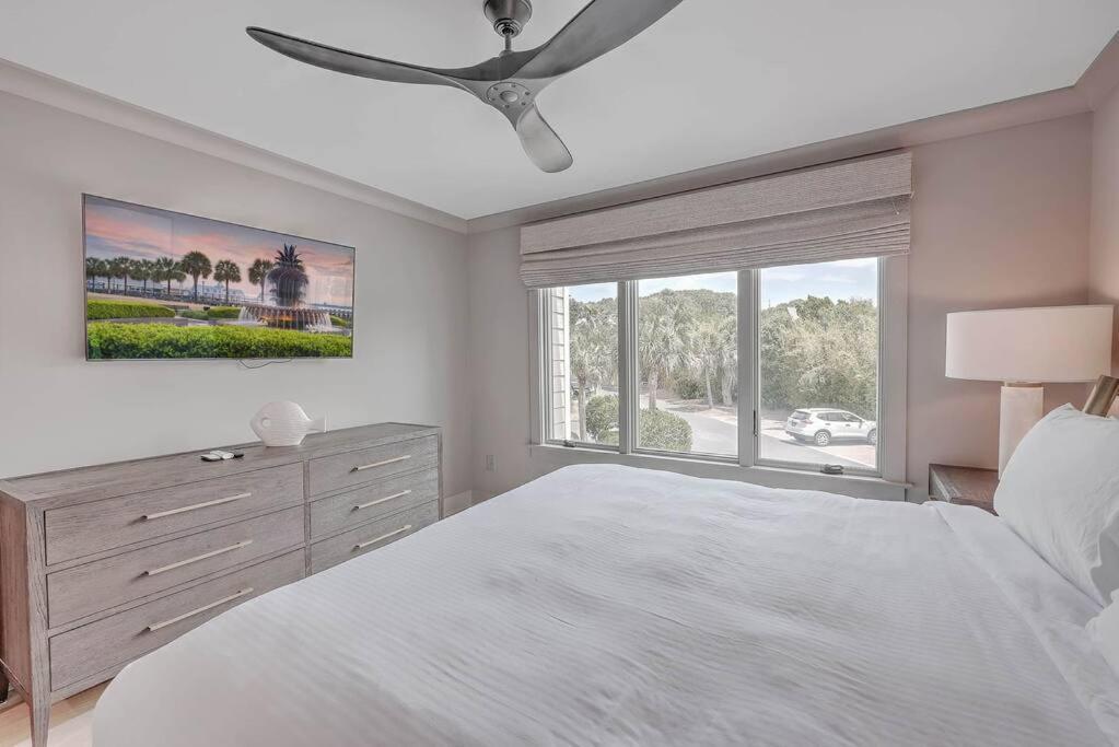 New Listing! Seagrove Villa 3A - Luxurious Ocean View! Isle of Palms Buitenkant foto