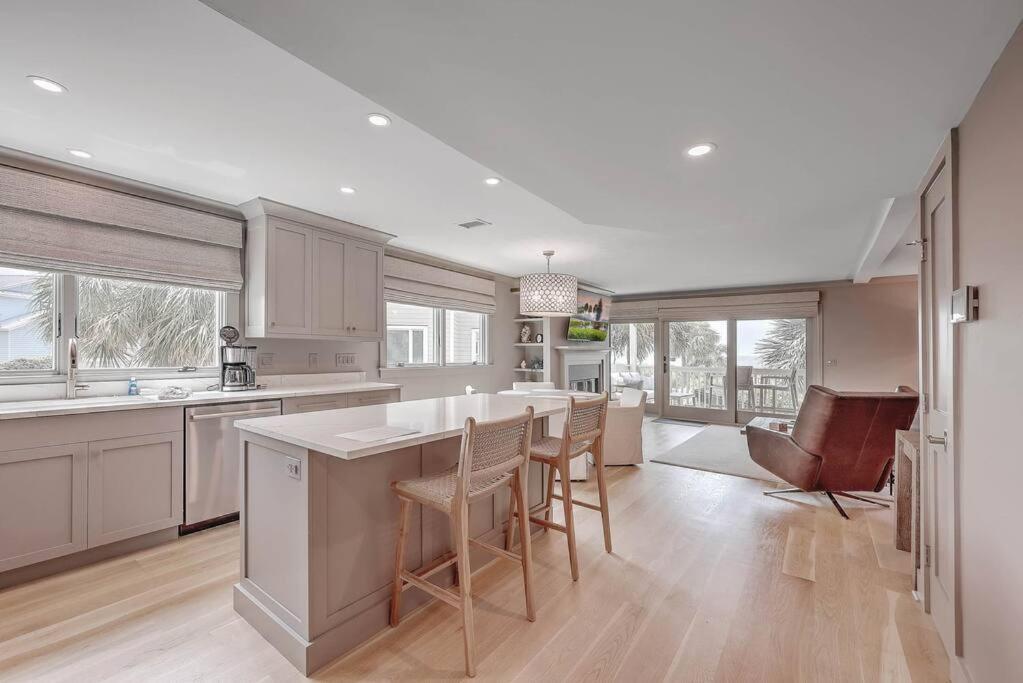 New Listing! Seagrove Villa 3A - Luxurious Ocean View! Isle of Palms Buitenkant foto